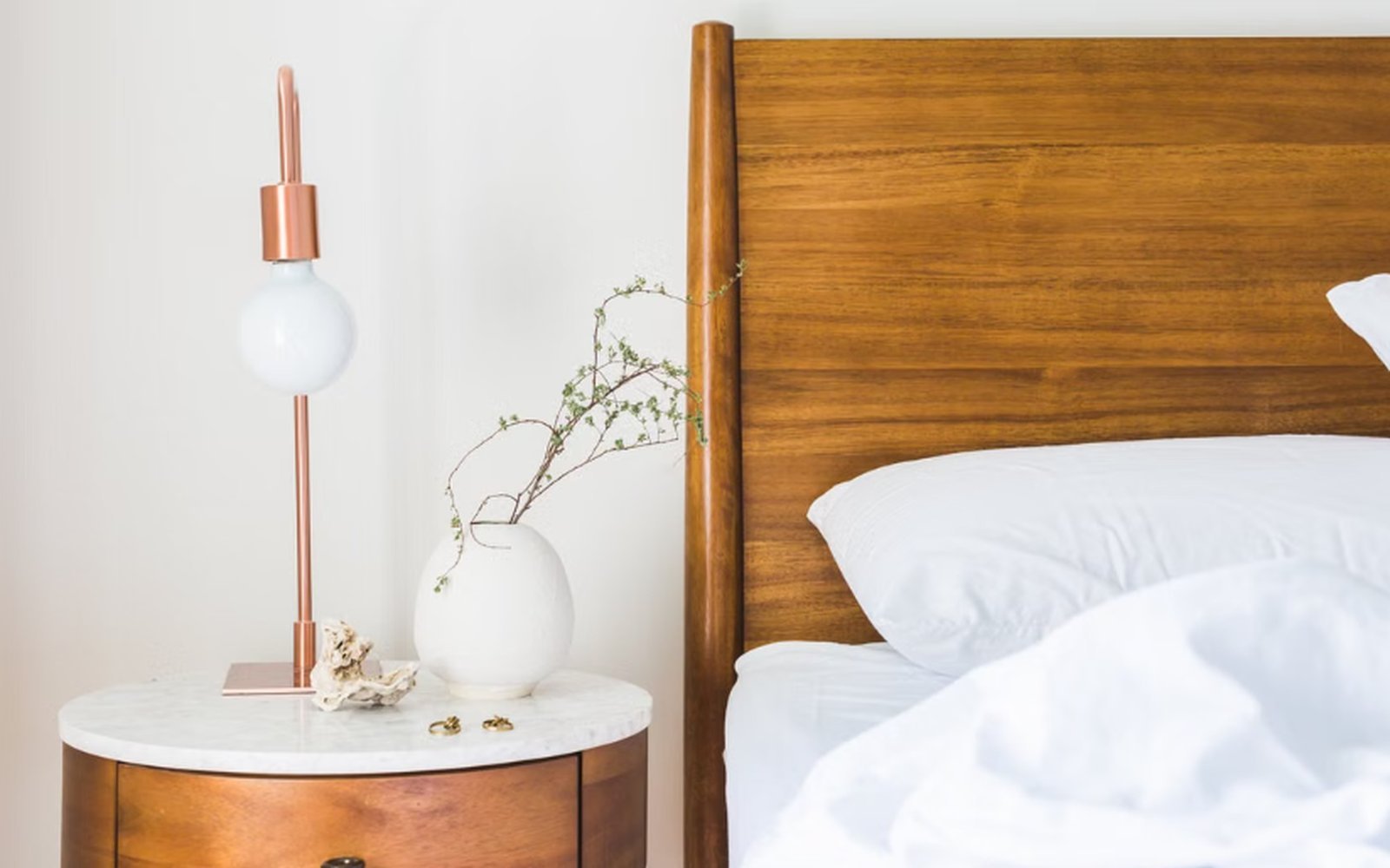 Luminária de cabeceira: como escolher para ler e para dormir